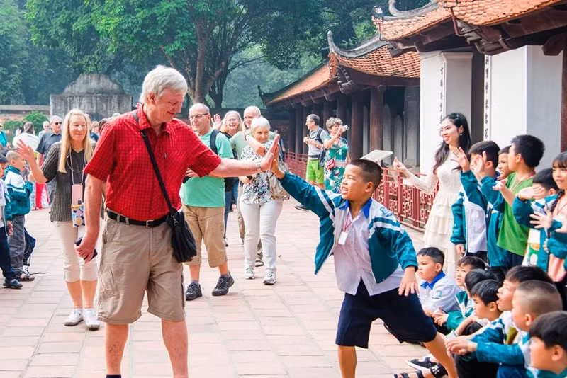 Una de las razones por las que los turistas extranjeros se enamoran de Vietnam es la actitud acogedora de la gente.