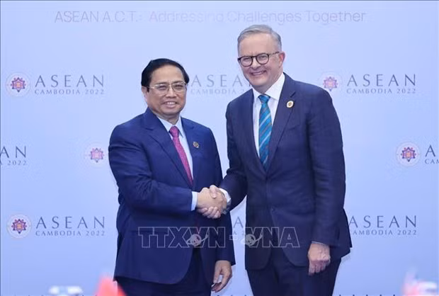 El primer ministro vietnamita, Pham Minh Chinh (izquierda), y su homólogo australiano, Anthony Albanese, (Foto:VNA)