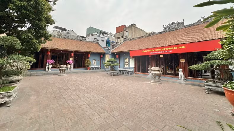 Se ha instalado placa con chips NFC en el templo Nghe, distrito de Le Chan, una reliquia histórica y cultural nacional.