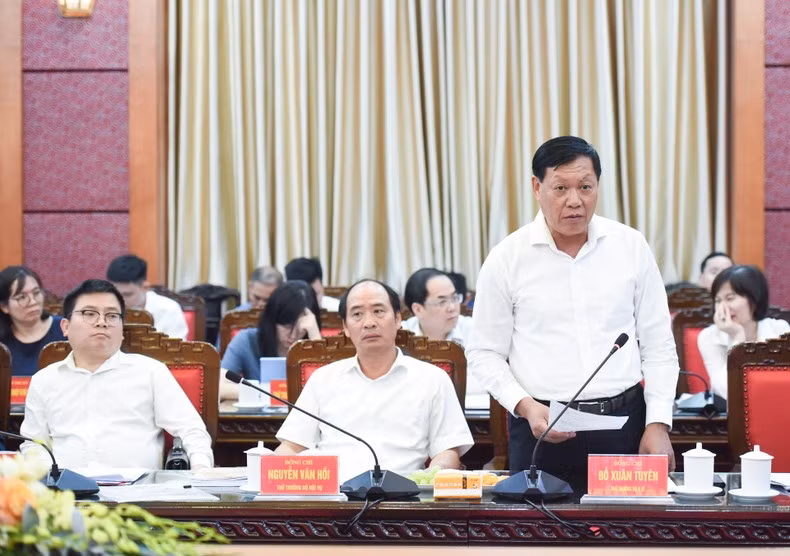 El viceministro de Salud Pública, Do Xuan Tuyen, habla en la reunión. El viceministro de Salud Pública, Do Xuan Tuyen, habla en la reunión.