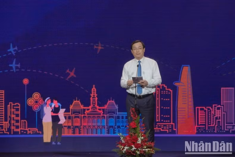 Nguyen Trung Khanh, director general de la Administración Nacional de Turismo, habla en el evento.