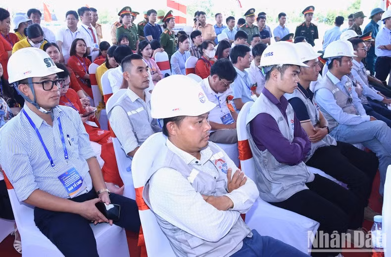 Representantes de la sociedad anónima LIZEN en el evento.