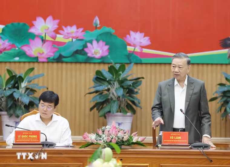 El secretario general del Partido Comunista de Vietnam, To Lam, habla en el evento.