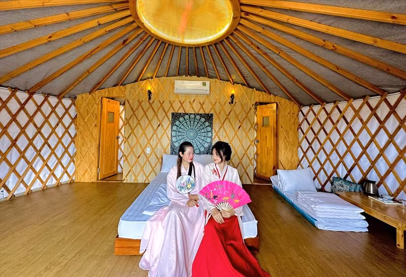 Además de las tiendas mongolas en Tanyoli, también hay casas de madera para pasar la noche