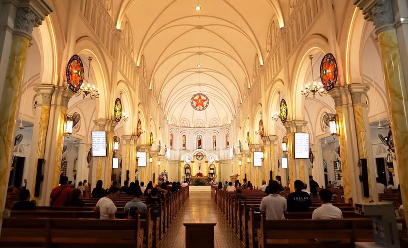 Dentro de la iglesia Cho Quan
