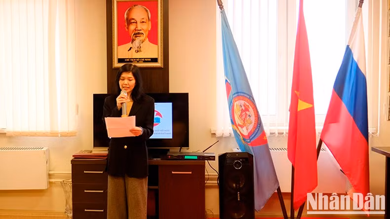 La cónsul general de Vietnam en Ekaterimburgo, Nguyen Mai Huong, interviene en el acto. La cónsul general de Vietnam en Ekaterimburgo, Nguyen Mai Huong, interviene en el acto.