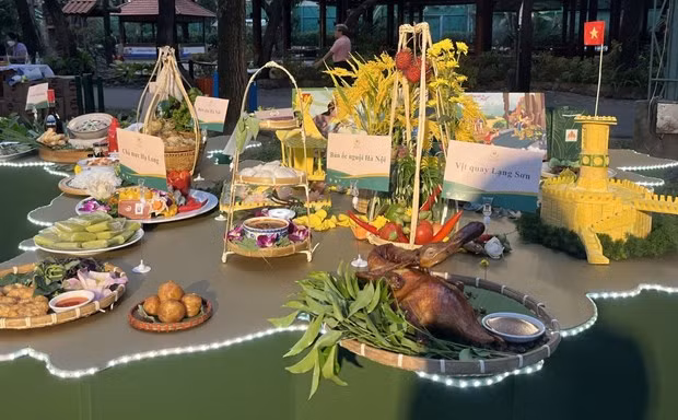 Los platos de Vietnam exhibidos en la ceremonia (Fotografía: mongngonvn.vn)