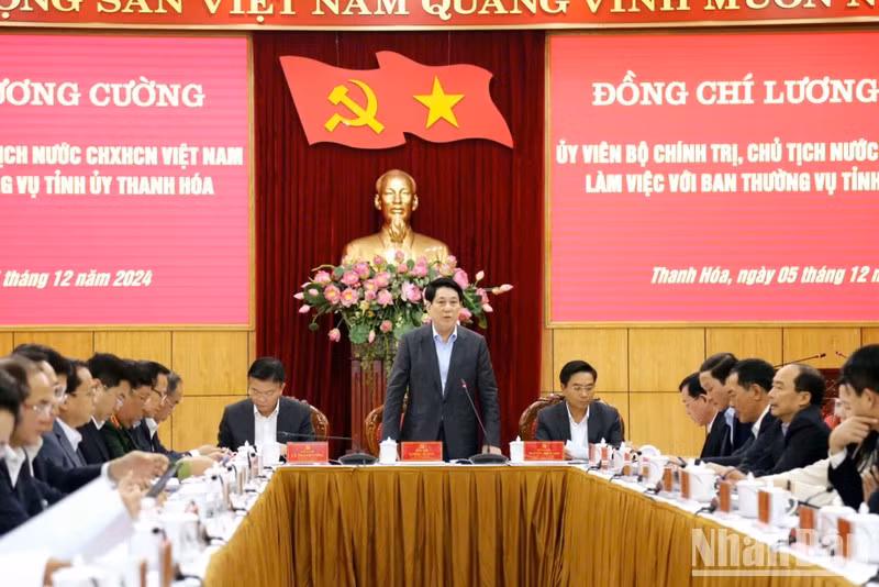 El presidente vietnamita, Luong Cuong, habla en la reunión.