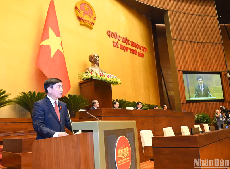 El secretario general y jefe de la Oficina de la AN de Vietnam, Bui Van Cuong, interviene en al acto.