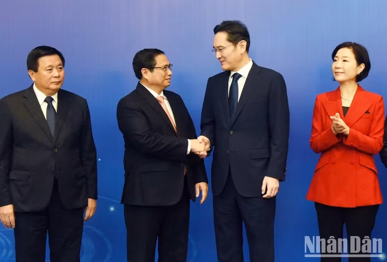 Minh Chinh recibe al presidente de Samsung Electronics, Lee Jae Yong.