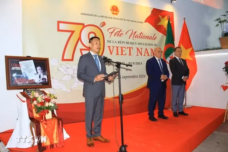 El embajador vietnamita Tran Quoc Khanh habla en la ceremonia (Foto: VNA)