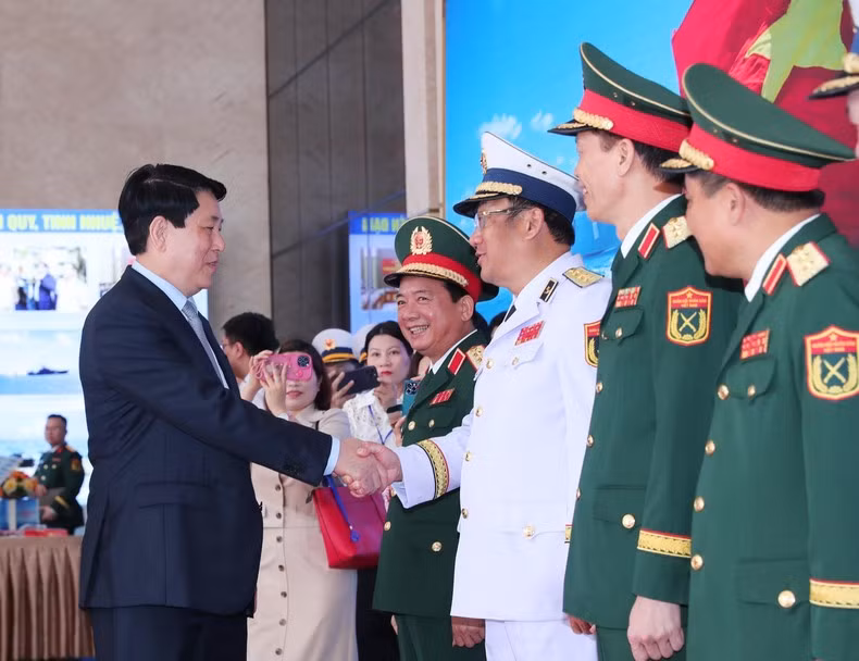 El presidente vietnamita, Luong Cuong y los delegados en la cita. El presidente vietnamita, Luong Cuong y los delegados en la cita.