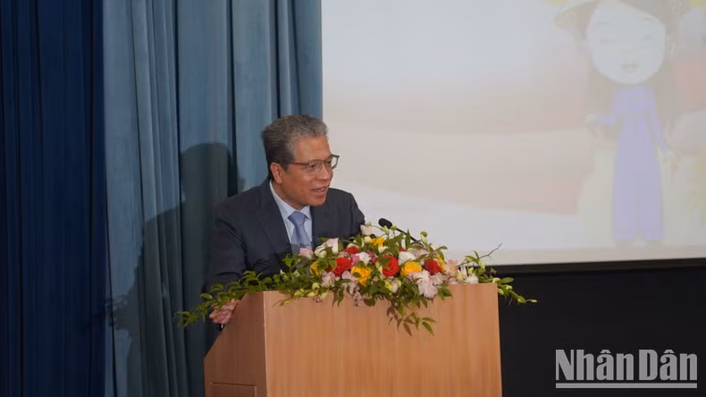El embajador de Hanói en Moscú, Dang Minh Khoi, habla en el evento. (Foto: Xuan Hung)