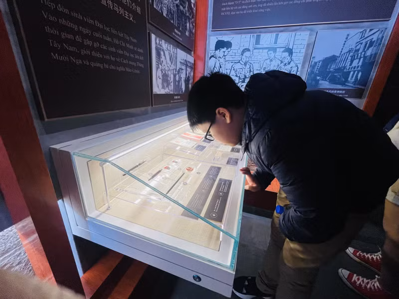 Se trata de una parada obligada para los vietnamitas que visitan la ciudad china de Kunming, y también una "dirección roja" para aprender sobre las tradiciones revolucionarias.