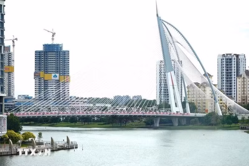 El puente Seri Wawasan, un lugar famoso en la capital administrativa de Malasia, Putrajaya. (Foto: VNA)