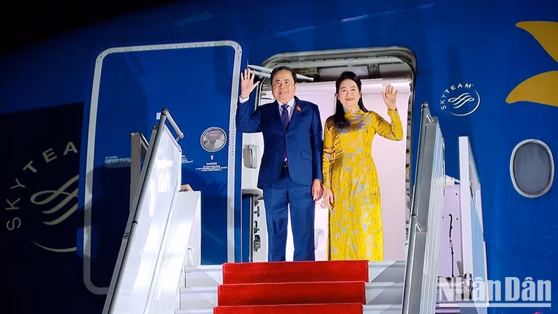 El presidente de la Asamblea Nacional vietnamita, Tran Thanh Man, y su esposa (Foto: Nhan Dan)