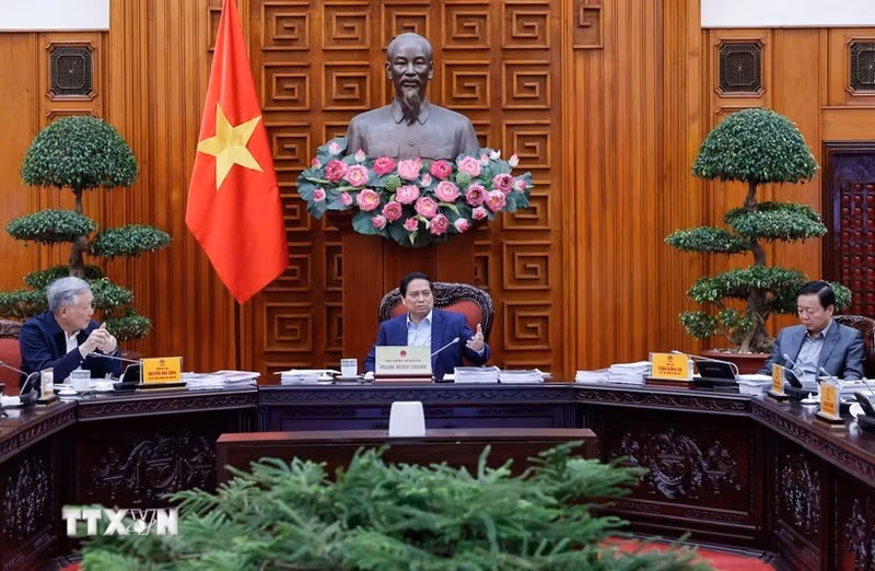 El primer ministro vietnamita, Pham Minh Chinh, preside una reunión del Gobierno (Foto: VNA)