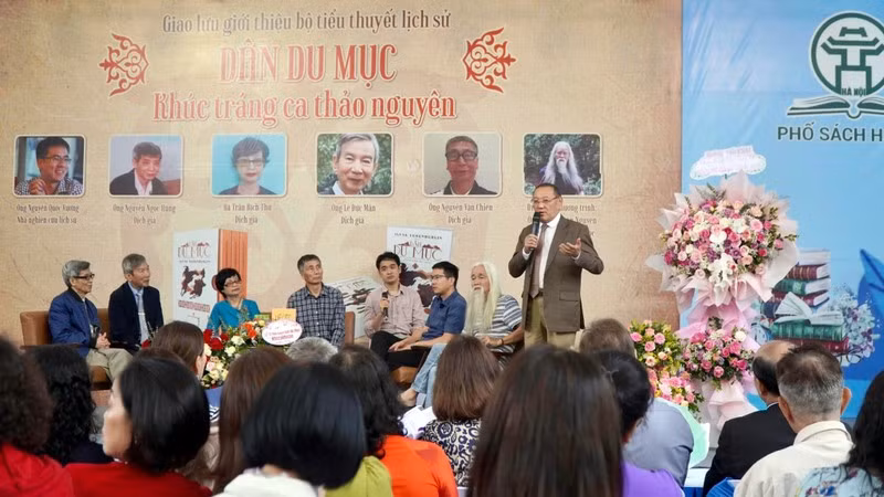 Novela kazaja "Nómadas" traducida al idioma vietnamita. (Foto: Embajada de Kazajstán en Hanói)