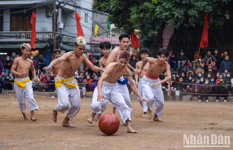 Debido a los impactos de la pandemia de Covid-19, la fiesta fue pospuesta por dos años. En este, el evento fue cuidadosamente preparado y atrajo a lugareños y turistas. Debido a los impactos de la pandemia de Covid-19, la fiesta fue pospuesta por dos años. En este, el evento fue cuidadosamente preparado y atrajo a lugareños y turistas.