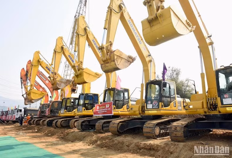 Equipos mecánicos para la construcción de los proyectos.