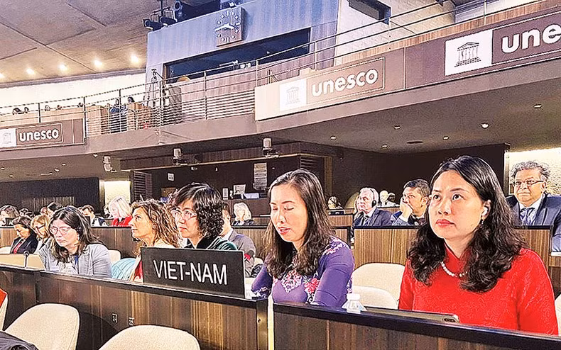 Misión vietnamita en la reunión del Consejo Ejecutivo de la Unesco. (Fotografía: Ministerio de Relaciones Exteriores)