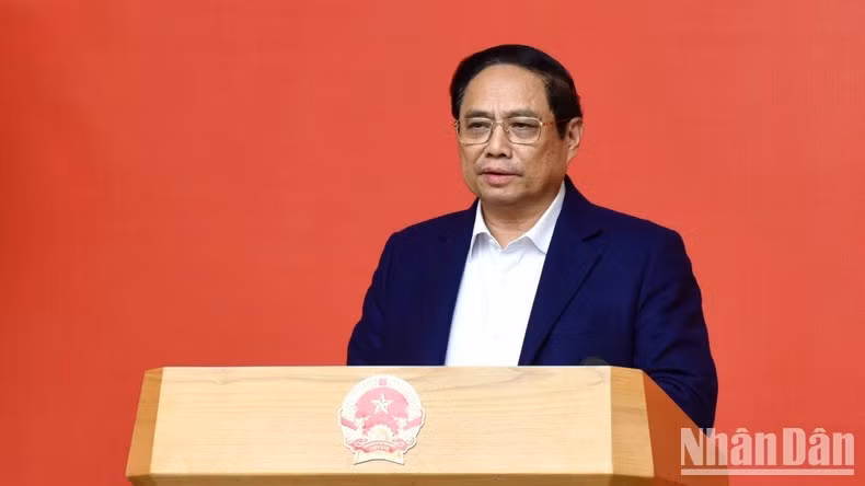 Minh Chinh afirma que el proyecto se lleva a cabo con una dirección e implementación drástica y gran determinación. Resalta que uno de los "puntos brillantes" de la transformación digital del país en los últimos dos años fue el Proyecto 06. Minh Chinh afirma que el proyecto se lleva a cabo con una dirección e implementación drástica y gran determinación. Resalta que uno de los "puntos brillantes" de la transformación digital del país en los últimos dos años fue el Proyecto 06.