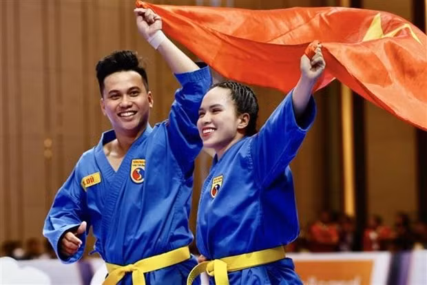 La actuación de Nguyen Thi Hoai Nuong y Nguyen Hoang Du (Foto: VNA)