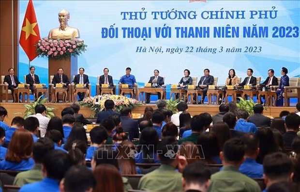 El primer ministro vietnamita, Pham Minh Chinh, dialogó con jóvenes en 2023. (Foto:VNA)