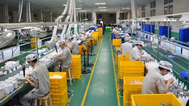 La transformación digital contribuye a mejorar la competitividad, creando avances en la producción y los negocios. (Foto: baodautu.vn)