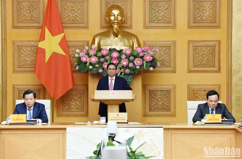 Minh Chinh asigna tareas a los jefes de las misiones diplomáticos de Vietnam en el extranjero.
