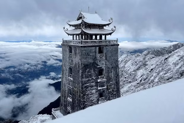 En la cima de la montaña de Fansipan (Fotografía: VNA)
