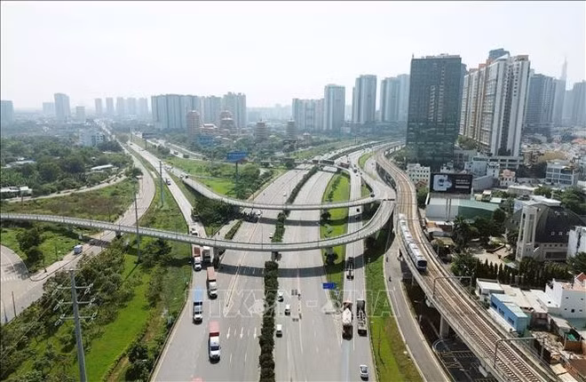 Estación Rach Chiec, parte de la línea 1 del metro de Ciudad Ho Chi Minh que conecta el mercado Ben Thanh en el Distrito 1 con el parque temático Suoi Tien en la ciudad de Thu Duc. (Foto: VNA)