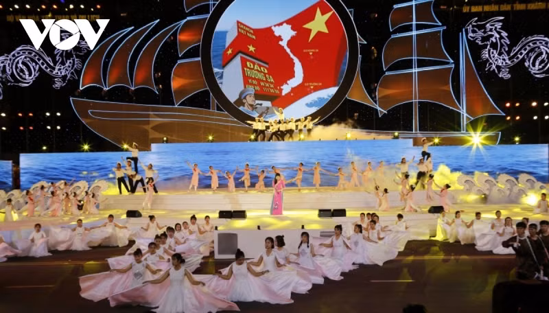 Una actuación artística en el Festival del Mar de Nha Trang-Khanh Hoa 2019 (Foto: VOV)