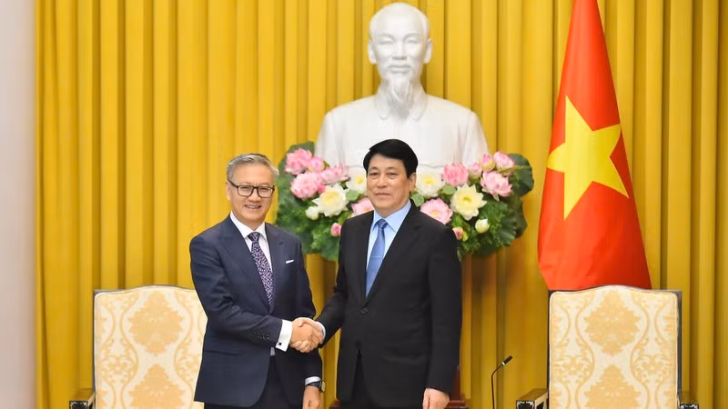 El presidente de Vietnam, Luong Cuong (derecha) se reunió hoy en esta capital con el canciller laosiano, Thongsavanh Phomvihane (Foto: Nhan Dan)