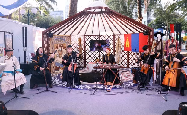 El stand para introducir el turismo de Mongolia en el Festival de Turismo de Ciudad Ho Chi Minh 2024 (Foto: VNA)
