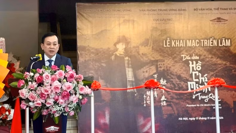 Inauguran en Hanói exposición sobre Presidente Ho Chi Minh en China ảnh 1