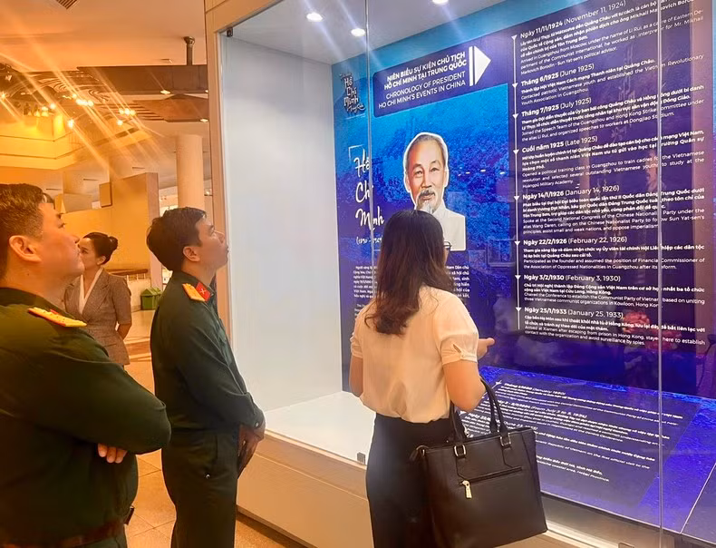 Inauguran en Hanói exposición sobre Presidente Ho Chi Minh en China ảnh 4