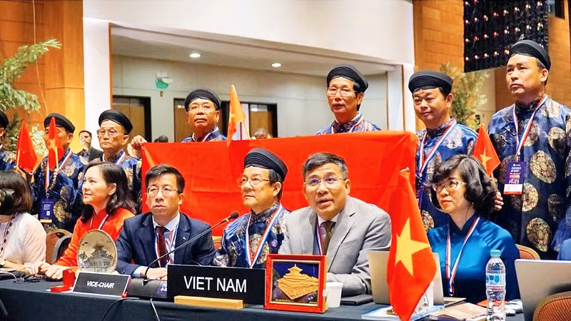 Acto de declaración del Festival Ba Chua Xu, conocido como Santa Madre del Reino, en la montaña Sam de Vietnam, como integrante de la Lista Representativa de Patrimonios Culturales Inmateriales de la Humanidad. (Foto: Ministerio de Relaciones Exteriores)