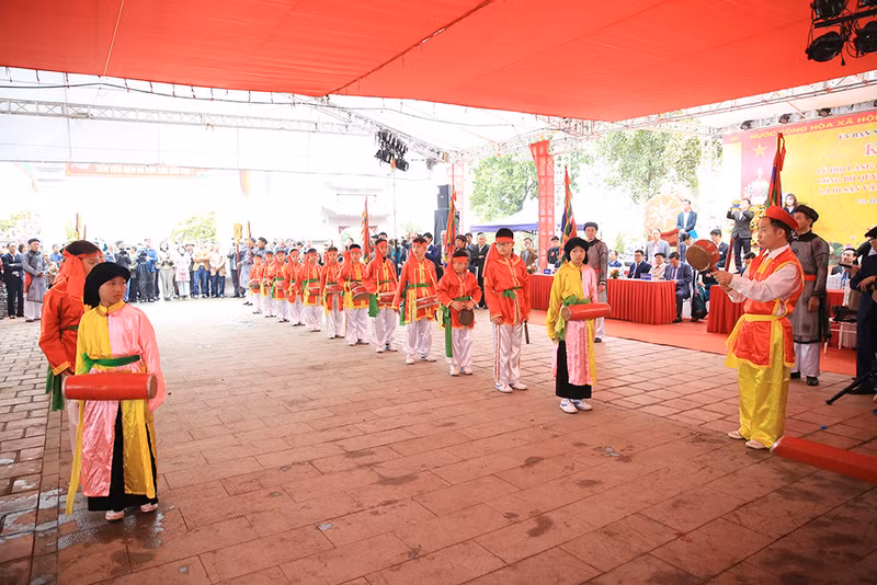 Los miembros del grupo de baile practicaron durante meses para garantizar la armonía de sus movimientos, agregó. Los miembros del grupo de baile practicaron durante meses para garantizar la armonía de sus movimientos, agregó.