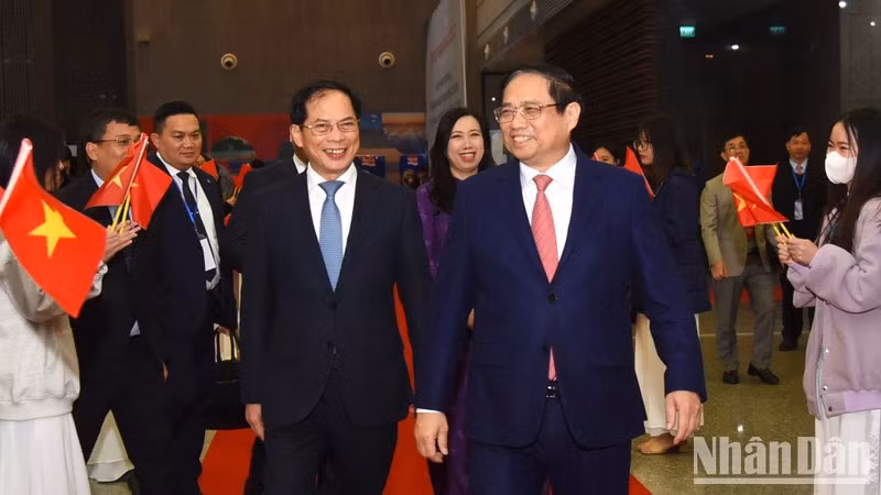[Foto] Premier vietnamita asiste a Conferencia Nacional de Relaciones Exteriores de Vietnam