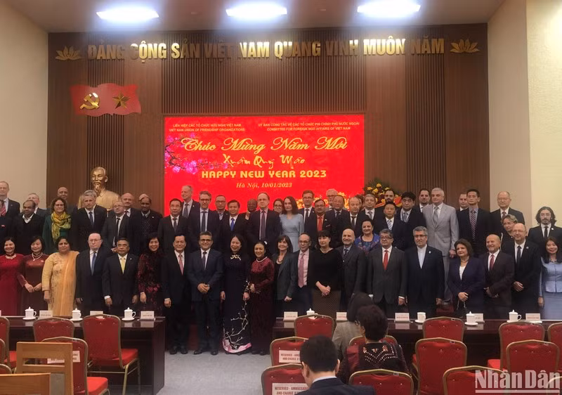 La vicepresidenta vietnamita, Vo Thi Anh Xuan, y los delegados (Fotografía: VNA)