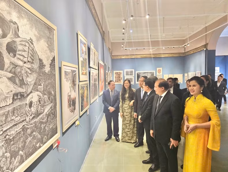 Los delegados visitan el Museo de Hai Phong.