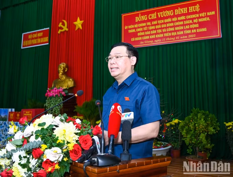 Dinh Hue habla en el evento