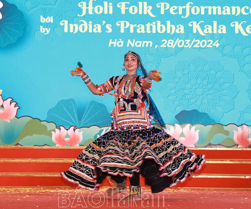 Performance de artista de la India en el programa. (Foto: baohanam.com.vn)