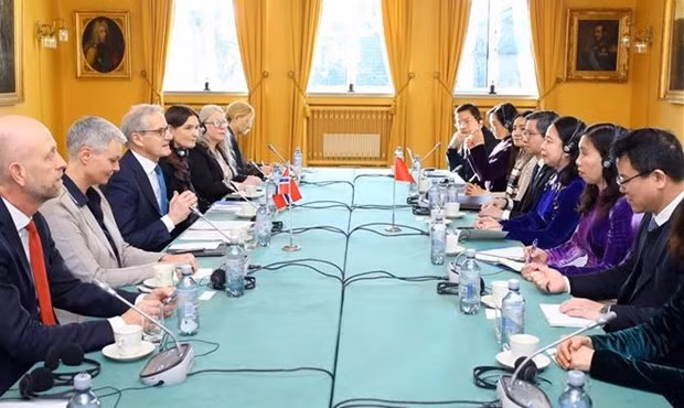 Panorama del encuentro entre la vicepresidenta de Vietnam, Vo Thi Anh Xuan y el primer ministro de Noruega, Jonas Gahr Store. (Foto: VNA) Panorama del encuentro entre la vicepresidenta de Vietnam, Vo Thi Anh Xuan y el primer ministro de Noruega, Jonas Gahr Store. (Foto: VNA)
