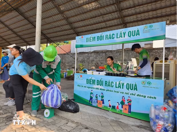 Una de las actividades relativas a la reducción de desechos plásticos en la provincia central de Thua Thien-Hue (Foto:VNA)