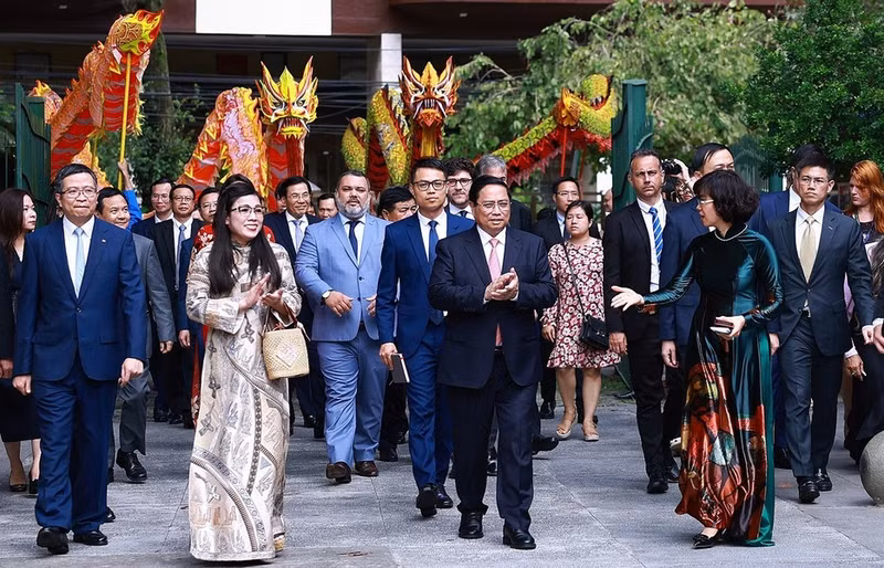 El primer ministro vietnamita, Pham Minh Chinh, y su esposa asisten al "Día de Vietnam en Brasil 2024". El primer ministro vietnamita, Pham Minh Chinh, y su esposa asisten al "Día de Vietnam en Brasil 2024".