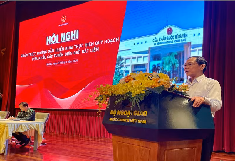 El ministro de Relaciones Exteriores de Vietnam, Bui Thanh Son, habla en la cita (Foto: Nhan Dan)
