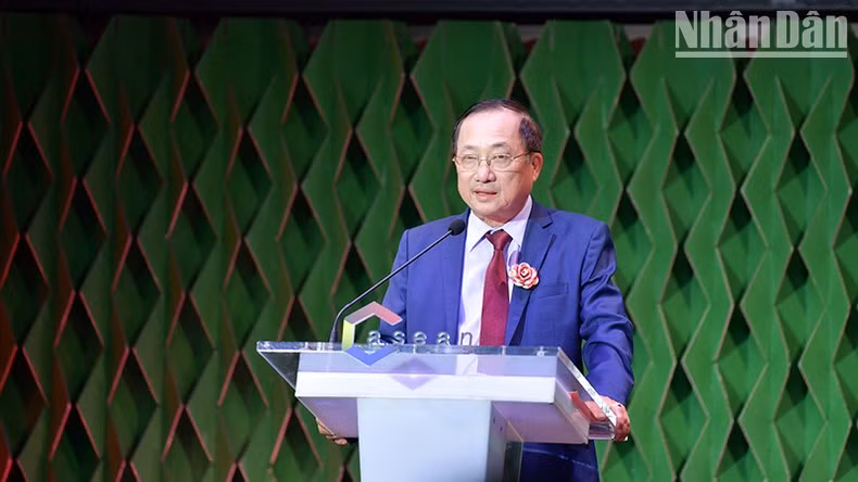 El jefe de la Asociación de Amistad Vietnam-Tailandia, Nguyen Van Thanh, habla en el acto (Foto: Dinh Truong) El jefe de la Asociación de Amistad Vietnam-Tailandia, Nguyen Van Thanh, habla en el acto (Foto: Dinh Truong)