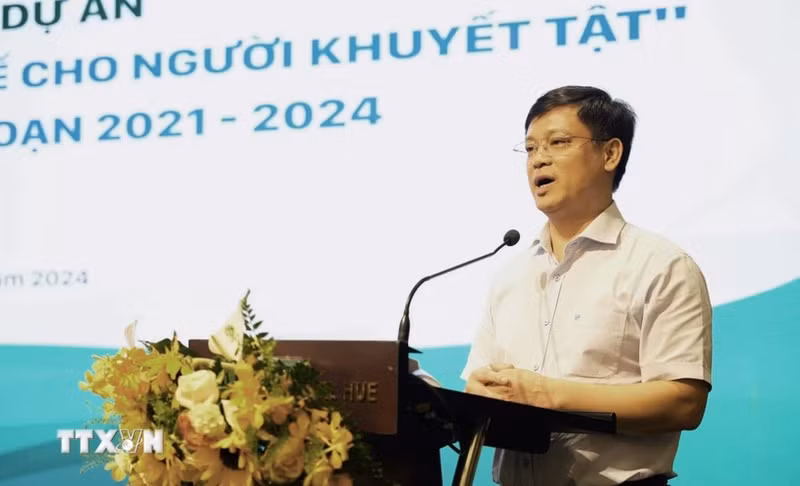 El vicepresidente permanente del Comité Popular de Thua Thien-Hue, Nguyen Thanh Binh, habla en el evento. (Foto: VNA)